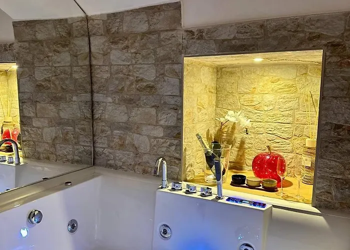 Contemossa With Whirlpool Apartment Bari